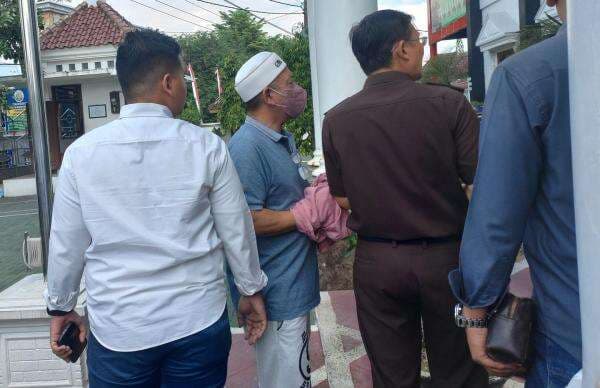 Berkas Perkara Mantan Penggugat Ijazah Jokowi Dinyatakan Lengkap, Siap Dilimpahkan ke Pengadilan Berkas Perkara Mantan Penggugat Ijazah Jokowi Dinyatakan Lengkap, Siap Dilimpahkan ke Pengadilan