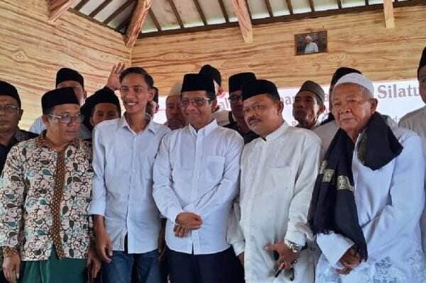 Bertemu Ratusan Kiai Se-Jawa Barat, Mahfud MD Minta Kiai Pilih Pemimpin Bukan karena Tekanan dan Uang