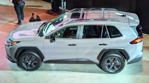 Berubah Total, Toyota RAV4 Kini Hadir dalam Versi Hybrid Berubah Total, Toyota RAV4 Kini Hadir dalam Versi Hybrid