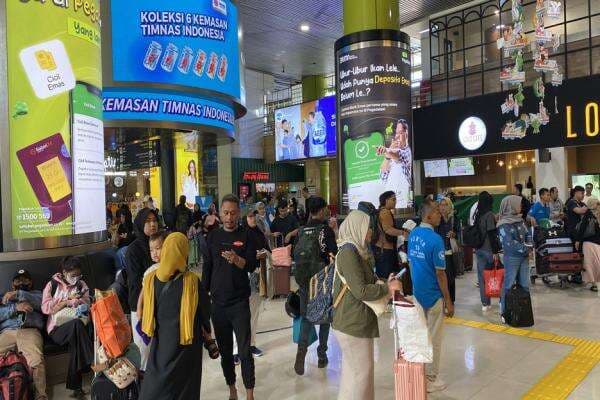Besok Lebaran, Stasiun Gambir Masih Ramai Pemudik Besok Lebaran, Stasiun Gambir Masih Ramai Pemudik