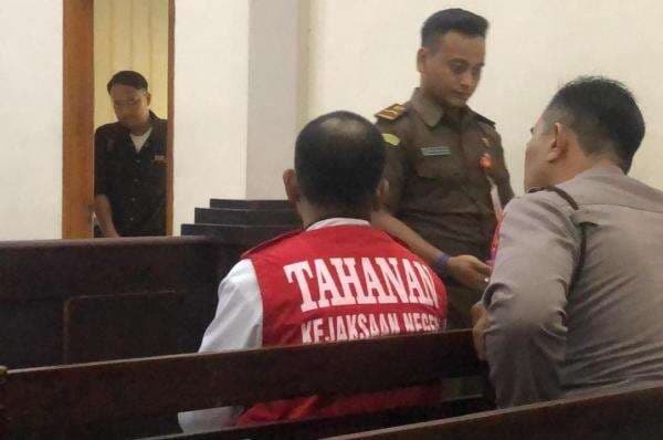 Kasus Penipuan Jual Beli Jabatan di Pemkab Mojokerto, Pensiunan TNI AD Dituntut 8 Bulan Bui Kasus Penipuan Jual Beli Jabatan di Pemkab Mojokerto, Pensiunan TNI AD Dituntut 8 Bulan Bui