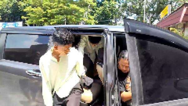 Biadab! Siswi SMP Digilir 6 Temannya hingga Hamil 5 Bulan Biadab! Siswi SMP Digilir 6 Temannya hingga Hamil 5 Bulan