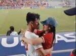 Bikin Baper! Pratama Arhan Langsung Peluk Istri usai Timnas Indonesia U-23 Lolos ke Semifinal