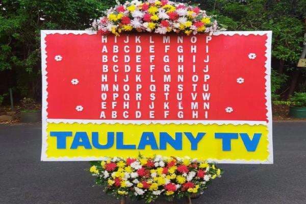 Bikin Ngakak! El Rumi Dapat Karangan Bunga Unik dari Andre Taulany, Netizen: Ada Aja Idenya Bikin Ngakak! El Rumi Dapat Karangan Bunga Unik dari Andre Taulany, Netizen: Ada Aja Idenya