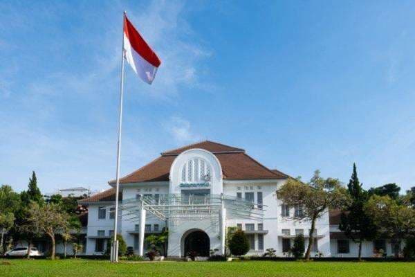 Bill Gates Akan Uji Coba Vaksin di Indonesia, Bio Farma Perkuat Kemandirian Berantas TBC Bill Gates Akan Uji Coba Vaksin di Indonesia, Bio Farma Perkuat Kemandirian Berantas TBC