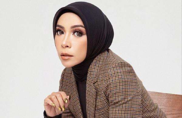 Biodata dan Agama Melly Goeslaw, Musisi Senior yang Dituding Jadi Selingkuhan Polisi Biodata dan Agama Melly Goeslaw, Musisi Senior yang Dituding Jadi Selingkuhan Polisi