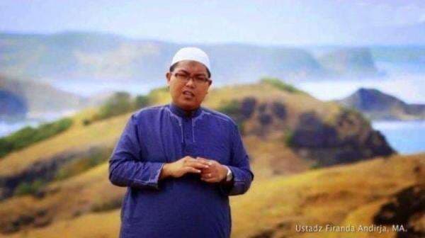Biodata Ustadz Firanda Andirja yang Pernah Mengisi Kajian di Pintu 19 Masjid Nabawi Biodata Ustadz Firanda Andirja yang Pernah Mengisi Kajian di Pintu 19 Masjid Nabawi