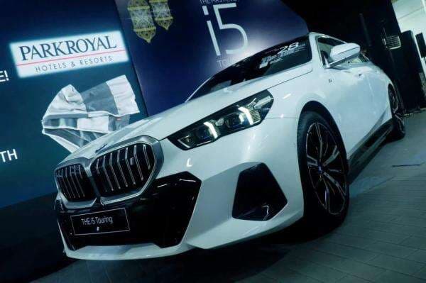 BMW Kenalkan Mobil Listrik Touring i5 dengan Banderol Rp2,2 Miliar BMW Kenalkan Mobil Listrik Touring i5 dengan Banderol Rp2,2 Miliar