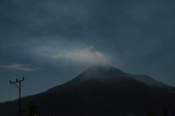 BNPB Ungkap 4.109 Orang Masih Mengungsi Akibat Erupsi Gunung Lewotobi Laki-laki BNPB Ungkap 4.109 Orang Masih Mengungsi Akibat Erupsi Gunung Lewotobi Laki-laki