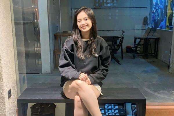 Bobotoh Cantik Sarah Shifa Laeliya Prediksi Persib Bandung Bungkam PSIM Yogyakarta 2-1 Bobotoh Cantik Sarah Shifa Laeliya Prediksi Persib Bandung Bungkam PSIM Yogyakarta 2-1