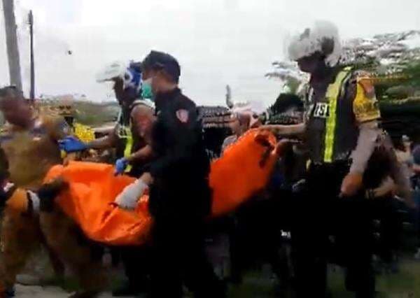 Kecelakaan di Mojokerto, Bocah SD Tewas Tertabrak KA Sancaka saat Pulang Sekolah Kecelakaan di Mojokerto, Bocah SD Tewas Tertabrak KA Sancaka saat Pulang Sekolah