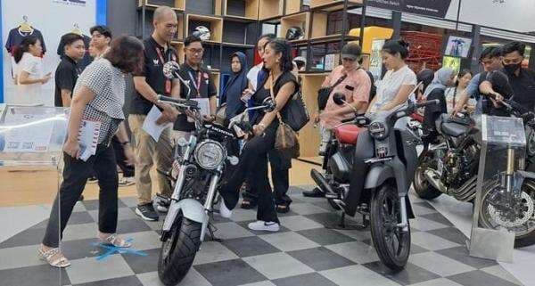CB650R Curi Perhatian Pengunjung di Jakarta Fair Kemayoran 2025 CB650R Curi Perhatian Pengunjung di Jakarta Fair Kemayoran 2025