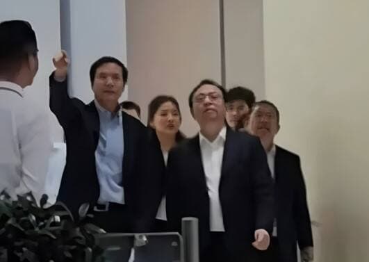 CEO BYD Kunjungi Pabrik Xiaomi Auto, Bakal Luncurkan Mobil Baru? CEO BYD Kunjungi Pabrik Xiaomi Auto, Bakal Luncurkan Mobil Baru?