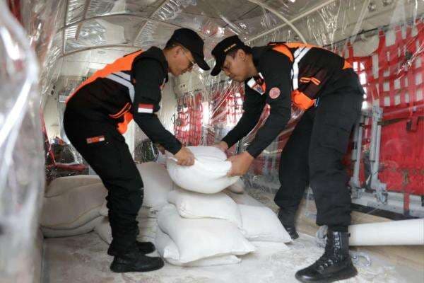 Antisipasi Hujan Ekstrem, BPBD Jakarta Lakukan Modifikasi Cuaca hingga 21 Agustus Antisipasi Hujan Ekstrem, BPBD Jakarta Lakukan Modifikasi Cuaca hingga 21 Agustus