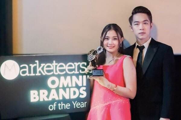 Selebgram Yunna Mercier Raih Penghargaan Marketeers OMNI Brands of the Year 2024