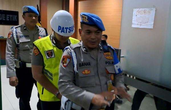 Brigadir Ade Kurniawan Jalani Sidang Perdana Kasus Pembunuhan Bayinya Brigadir Ade Kurniawan Jalani Sidang Perdana Kasus Pembunuhan Bayinya