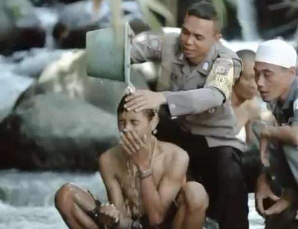 Cerita Bripka Erick Bantu ODGJ di Desa Cintamekar: Mereka Butuh Cinta dan Kasih Cerita Bripka Erick Bantu ODGJ di Desa Cintamekar: Mereka Butuh Cinta dan Kasih