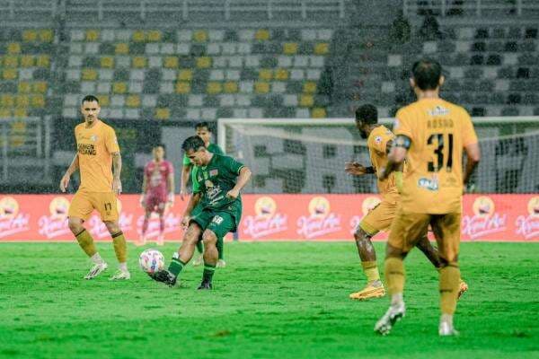 Ungkapan Kekecewaan Bruno Moreira Usai Persebaya Surabaya Ditahan Semen Padang 1-1 Ungkapan Kekecewaan Bruno Moreira Usai Persebaya Surabaya Ditahan Semen Padang 1-1