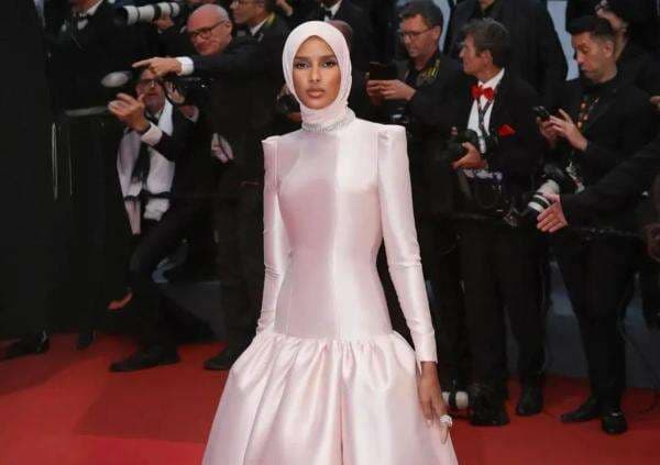 Bukan Cuma Syahrini, Gadis Somalia Ini Jadi Aktris Berhijab yang Tampil di Red Carpet Cannes Film Festival 2025 Bukan Cuma Syahrini, Gadis Somalia Ini Jadi Aktris Berhijab yang Tampil di Red Carpet Cannes Film Festival 2025