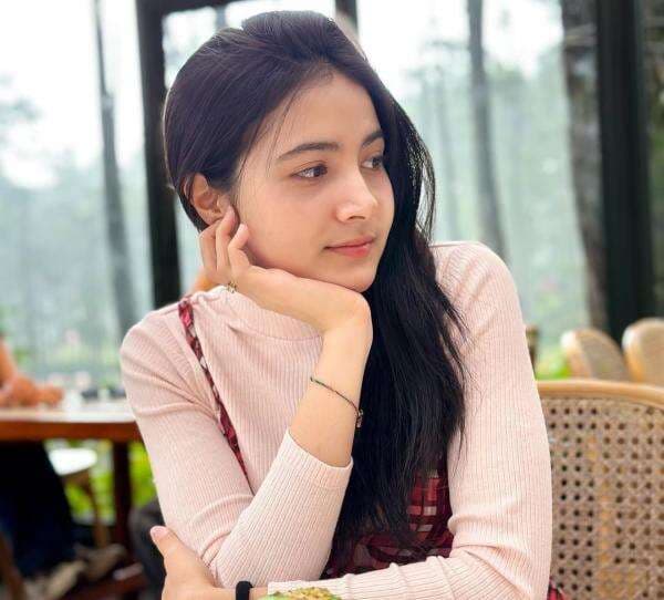 Berita Terpopuler: Klarifikasi Bulan Sutena Usai Viral Video 1 Menit 14 Detik hingga Potret Dwi Citra Weni Tetap Pede Eksis di Tengah Hujatan Berita Terpopuler: Klarifikasi Bulan Sutena Usai Viral Video 1 Menit 14 Detik hingga Potret Dwi Citra Weni Tetap Pede Eksis di Tengah Hujatan