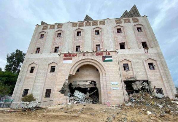 Buldoser Israel Hancurkan Tembok Rumah Sakit Indonesia di Gaza Buldoser Israel Hancurkan Tembok Rumah Sakit Indonesia di Gaza