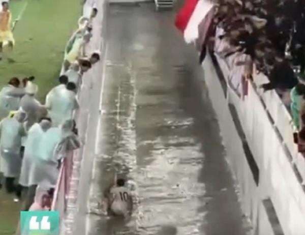 Buntut Mierza Jatuh ke Parit, Nova Arianto Ingatkan Timnas Indonesia U-17 Tidak Selebrasi Berlebihan Buntut Mierza Jatuh ke Parit, Nova Arianto Ingatkan Timnas Indonesia U-17 Tidak Selebrasi Berlebihan