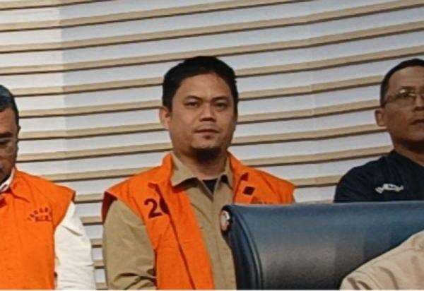 Jadi Tersangka Suap, Bupati Koltim Abdul Azis Minta Fee Proyek Rp9 Miliar Jadi Tersangka Suap, Bupati Koltim Abdul Azis Minta Fee Proyek Rp9 Miliar