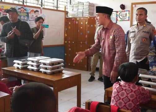 Resmikan Dapur MBG, Bupati Hasbi: Anak-Anak Lebak Siap Bersaing di Masa Depan Resmikan Dapur MBG, Bupati Hasbi: Anak-Anak Lebak Siap Bersaing di Masa Depan
