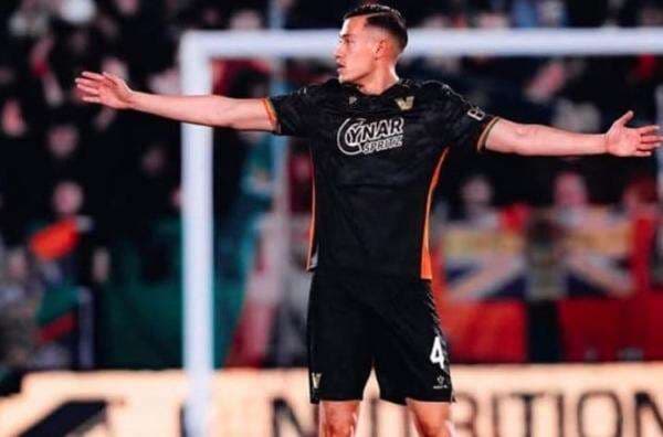 Bursa Transfer Pemain Keturunan Indonesia: Sassuolo Tikung Torino untuk Dapatkan Jay Idzes? Bursa Transfer Pemain Keturunan Indonesia: Sassuolo Tikung Torino untuk Dapatkan Jay Idzes?