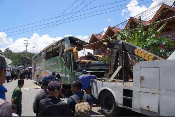 Bus ALS Terbalik 12 Tewas, Kapolda Sumbar: Kita Siapkan Posko DVI Bus ALS Terbalik 12 Tewas, Kapolda Sumbar: Kita Siapkan Posko DVI