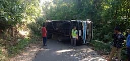 Bus Pariwisata Terguling di Malang, 25 Wisatawan Terluka