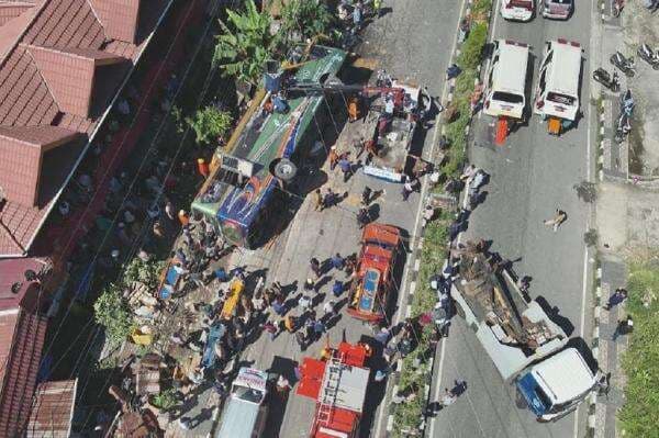 Dugaan Awal Penyebab Kecelakaan Bus ALS di Padang Panjang Tewaskan 12 Orang Dugaan Awal Penyebab Kecelakaan Bus ALS di Padang Panjang Tewaskan 12 Orang