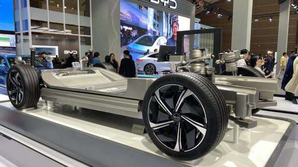 BYD Tawarkan Garansi Baterai Mobil Listrik Selama 8 Tahun BYD Tawarkan Garansi Baterai Mobil Listrik Selama 8 Tahun