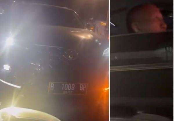Viral Pengemudi Fortuner Lawan Arah Ditegur Perempuan Malah Mau Diaduin Mobilnya Viral Pengemudi Fortuner Lawan Arah Ditegur Perempuan Malah Mau Diaduin Mobilnya
