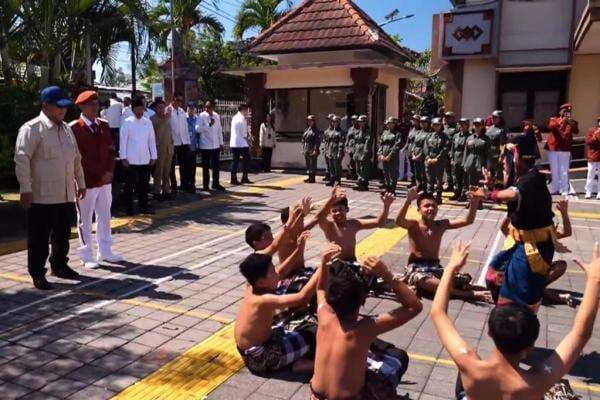 Prabowo Tinjau Sekolah Rakyat di Tabanan Bali, Disambut Yel-Yel hingga Tari Kecak Prabowo Tinjau Sekolah Rakyat di Tabanan Bali, Disambut Yel-Yel hingga Tari Kecak