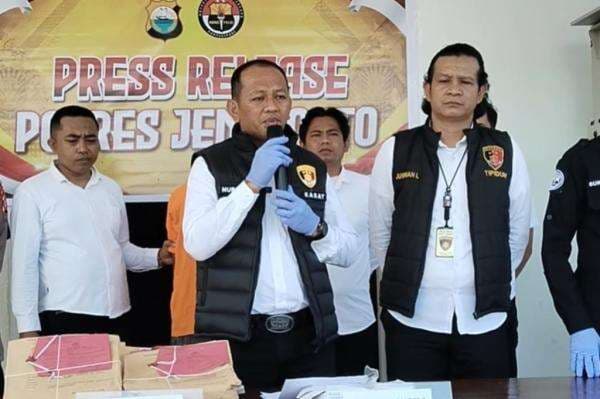 Misteri Pembunuhan Janda di Jeneponto Terungkap, Pelaku Ditangkap usai Setahun Buron Misteri Pembunuhan Janda di Jeneponto Terungkap, Pelaku Ditangkap usai Setahun Buron
