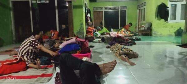 Sepekan Berlalu, Banjir di Karangligar Karawang Mulai Surut, 25 Jiwa Masih Mengungsi Sepekan Berlalu, Banjir di Karangligar Karawang Mulai Surut, 25 Jiwa Masih Mengungsi