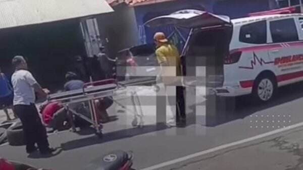 Breaking News: Kecelakaan Beruntun 6 Kendaraan di Subang, 3 Orang Tewas Breaking News: Kecelakaan Beruntun 6 Kendaraan di Subang, 3 Orang Tewas