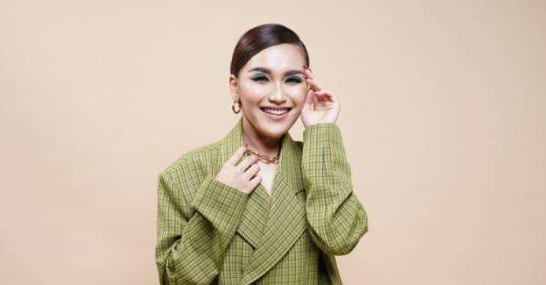 Ayu Ting Ting Dijodohkan Netizen dengan Desta, Ayah Rozak Singgung soal Trauma Ayu Ting Ting Dijodohkan Netizen dengan Desta, Ayah Rozak Singgung soal Trauma
