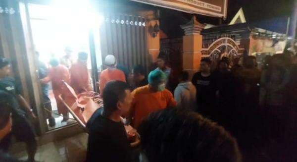 Barbershop Jombang Berdarah, Pegawai Minimarket Dihabisi Tukang Cukur Rambut Gegara Video Barbershop Jombang Berdarah, Pegawai Minimarket Dihabisi Tukang Cukur Rambut Gegara Video