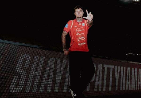 Kisah Shayne Pattynama dan Candu Soto Ayam: Alasan di Balik Kepindahannya ke Persija Jakarta Kisah Shayne Pattynama dan Candu Soto Ayam: Alasan di Balik Kepindahannya ke Persija Jakarta