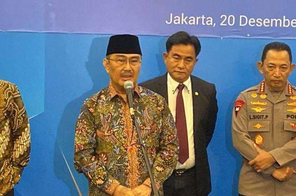 Pemerintah Siapkan PP Atur Penempatan Polisi di Kementerian, Jimly: Solusi Isu Rangkap Jabatan Pemerintah Siapkan PP Atur Penempatan Polisi di Kementerian, Jimly: Solusi Isu Rangkap Jabatan