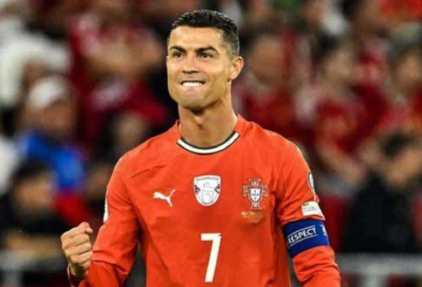 Cristiano Ronaldo Kirim Sinyal Segera Pensiun, Ingin Fokus Bersama Keluarga Cristiano Ronaldo Kirim Sinyal Segera Pensiun, Ingin Fokus Bersama Keluarga
