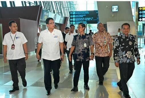 Usai Bank Mandiri, Purbaya Lanjutkan Sidak ke Bea Cukai dan Imigrasi Soetta Usai Bank Mandiri, Purbaya Lanjutkan Sidak ke Bea Cukai dan Imigrasi Soetta