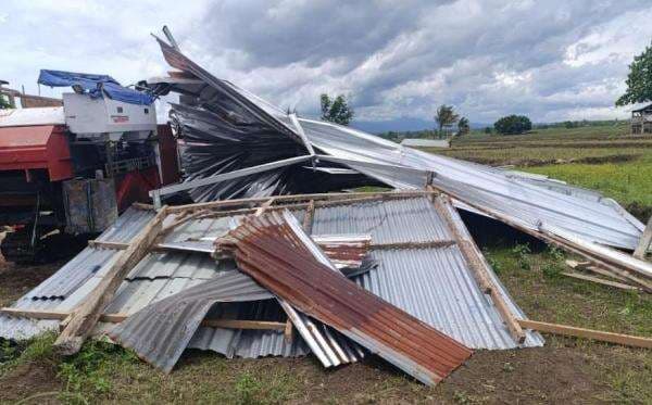 5 Kecamatan di Bulukumba Diterjang Angin Kencang, Rumah hingga Bengkel Roboh 5 Kecamatan di Bulukumba Diterjang Angin Kencang, Rumah hingga Bengkel Roboh