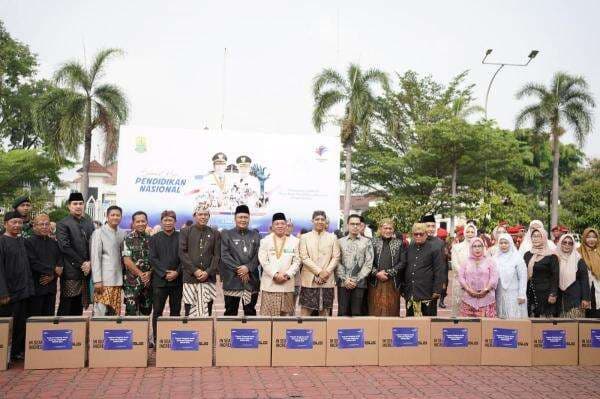 Bupati Aep Minta Hardiknas Dijadikan Momen Refleksi Dunia Pendidikan Bupati Aep Minta Hardiknas Dijadikan Momen Refleksi Dunia Pendidikan
