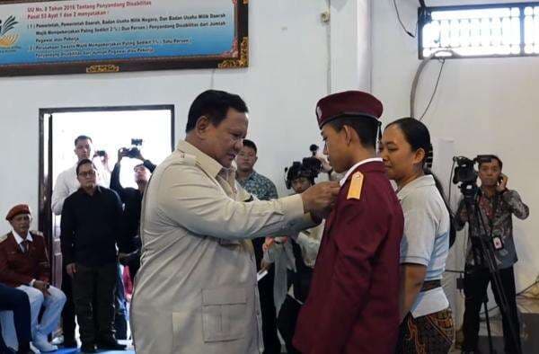 Siswa Sekolah Rakyat Curhat ke Prabowo: Pernah Diejek hingga Tak Mau Sekolah Siswa Sekolah Rakyat Curhat ke Prabowo: Pernah Diejek hingga Tak Mau Sekolah