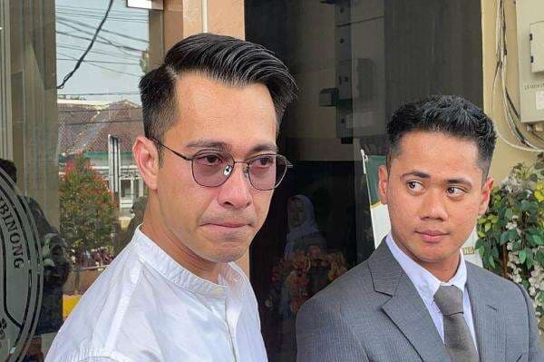 Curhat Pilu Eza Gionino Ketemu Anak Hanya Sebentar padahal Sebulan Berpisah Curhat Pilu Eza Gionino Ketemu Anak Hanya Sebentar padahal Sebulan Berpisah