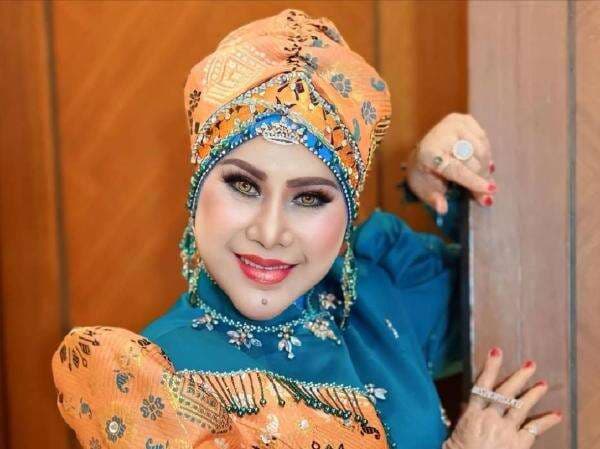 Innalillahi, Elvy Sukaesih Berdukacita Innalillahi, Elvy Sukaesih Berdukacita