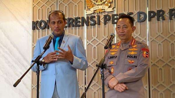 Tak Ada Batasan Anggota Polri Duduki Jabatan Sipil, Wamenkum Persilakan Gugat ke MK Tak Ada Batasan Anggota Polri Duduki Jabatan Sipil, Wamenkum Persilakan Gugat ke MK